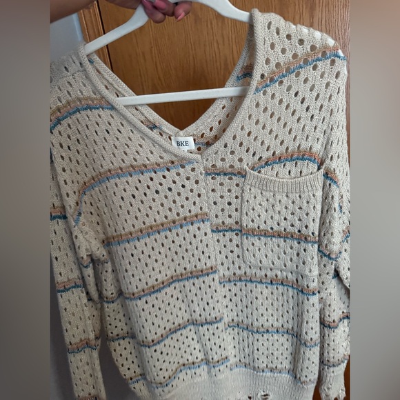 BKE Women's Cream and Blue V-Neck Sweater - Picture 2 of 5
